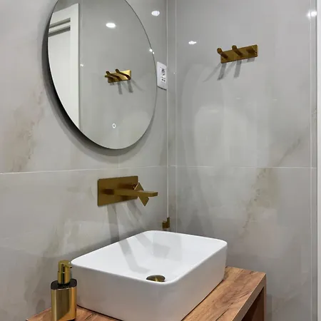 בית הארחה Maison I Room, Suite & Apartment *